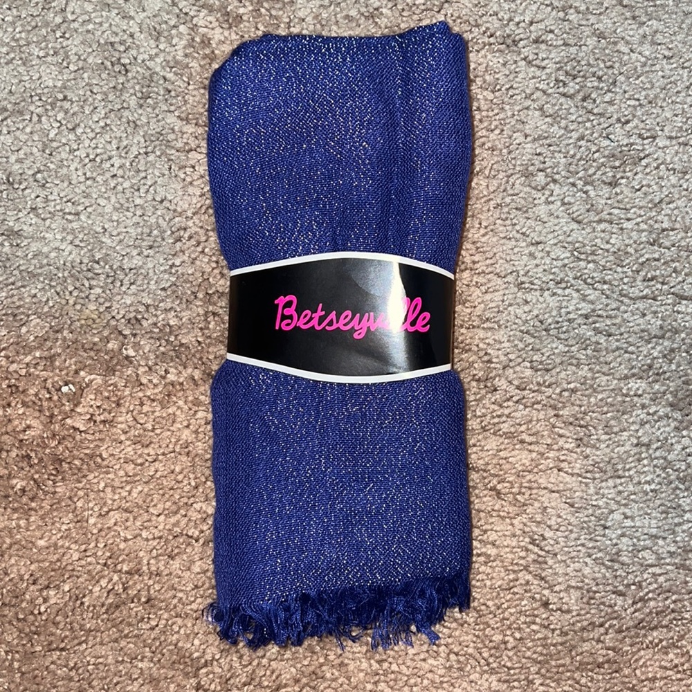 NWT Betsey Johnson Betseyville sparkle scarf